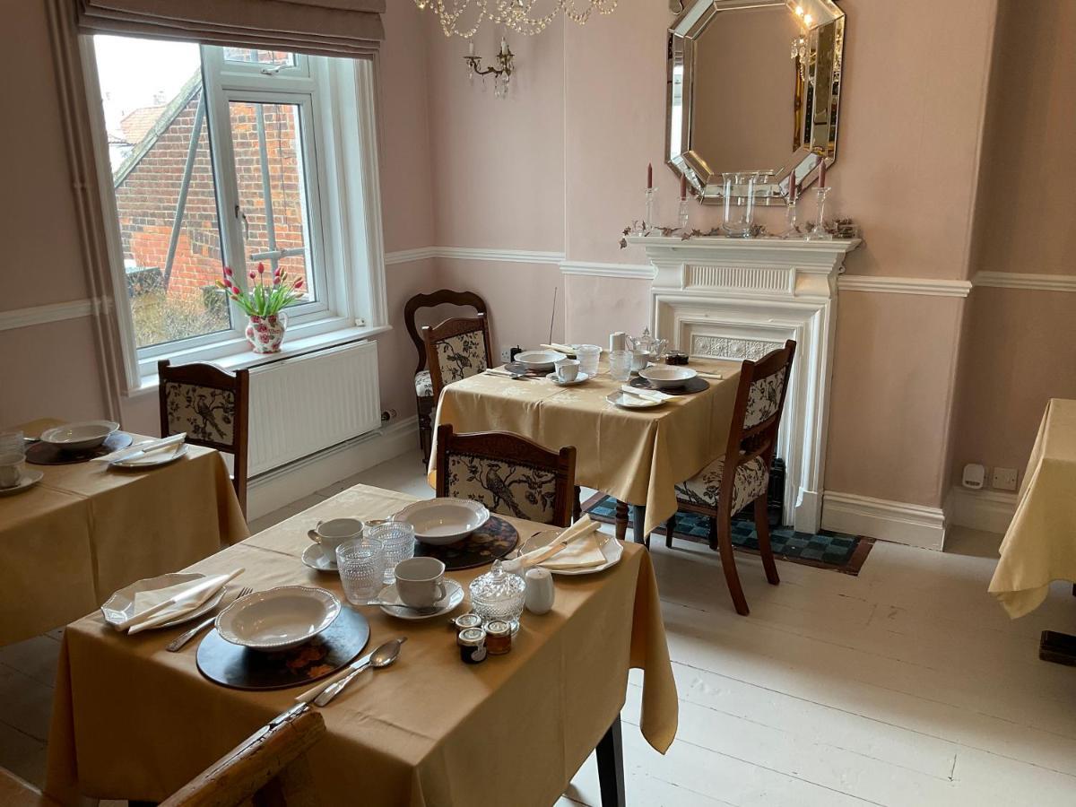 Albury House Bed & Breakfast Cromer Bagian luar foto