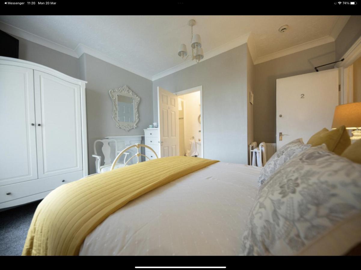 Albury House Bed & Breakfast Cromer Bagian luar foto