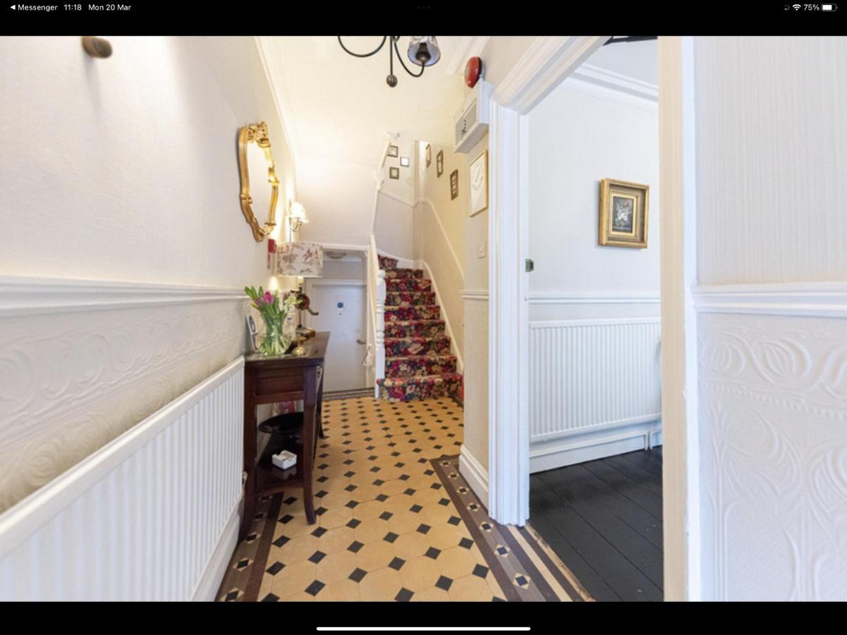 Albury House Bed & Breakfast Cromer Bagian luar foto