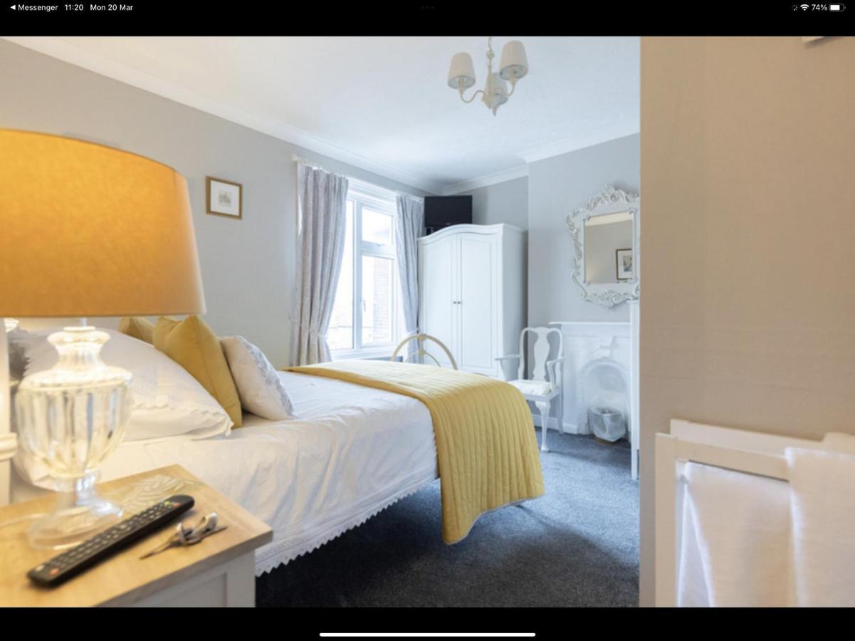 Albury House Bed & Breakfast Cromer Bagian luar foto